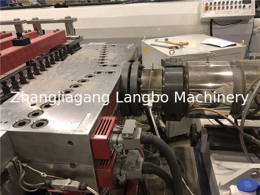 प्लास्टिक पीपी पीई डब्ल्यूपीसी क्रस्ट पीवीसी फोम बोर्ड एक्सट्रूज़न लाइन / मेकिंग मशीन / प्रोडक्शन लाइन