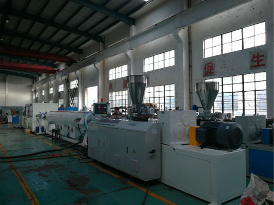 पूर्ण स्वचालित पीवीसी पाइप बाहर निकालना लाइन, पाइप उत्पादन मशीन 80KW 250KG
