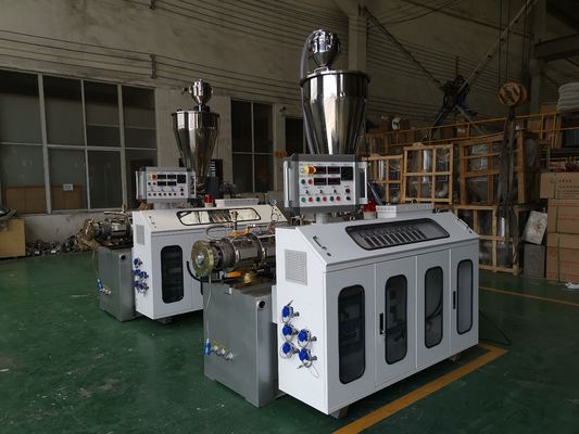 उच्च क्षमता 380V 50HZ 3P पीवीसी पाइप एक्सट्रूज़न लाइन प्लास्टिक पाइप एक्सट्रूज़निंग मशीन
