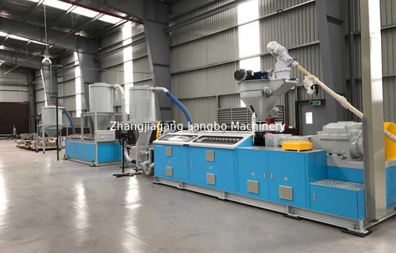 ट्विन स्क्रू WPC पेलेटिटिंग एक्सट्रूज़न लाइन अलंकार बोर्ड 350KG / H